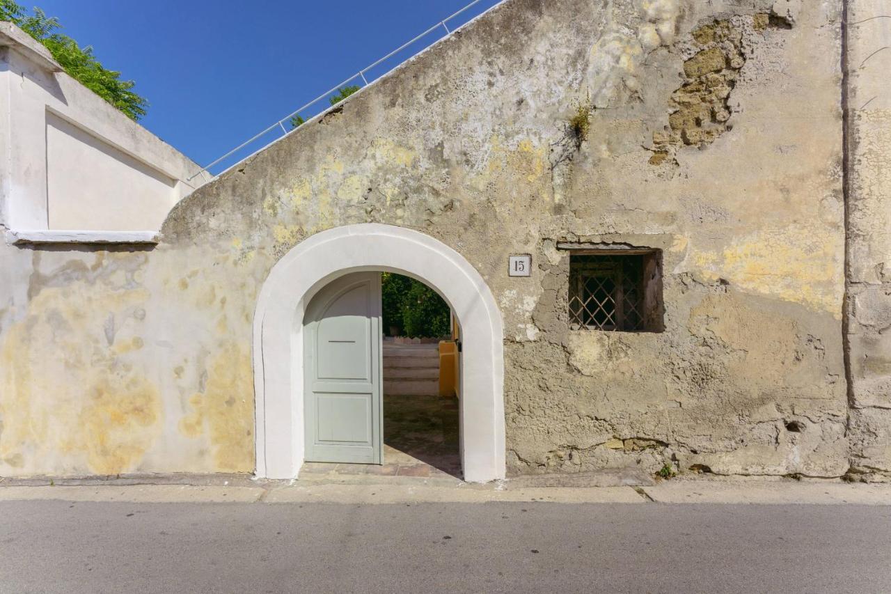 بروسيدا Palazzo Attila - Gioia Apartments المظهر الخارجي الصورة